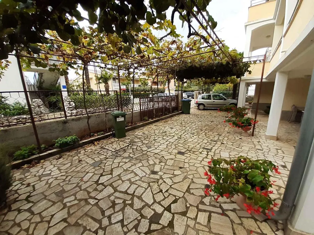 Apartments In Porec/Istrien 40404